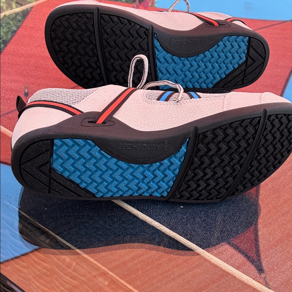 zero prio Stylish Sneakers with Blue and Red Accents in excellent condition - Picture 7 of 9